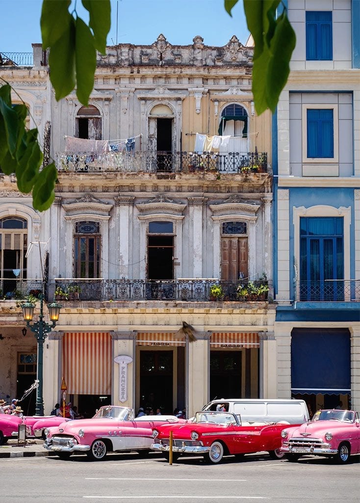 Hotel und Autos, Havanna. Kuba